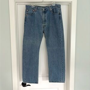 Levis 501 Men’s 36 x 29 Medium Wash Button Fly